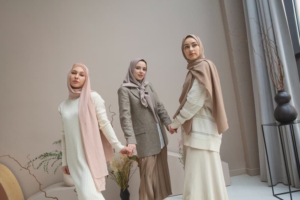 15 Tren Warna Busana Terkini untuk Lebaran 2024: Tampil Beda di Hari Raya